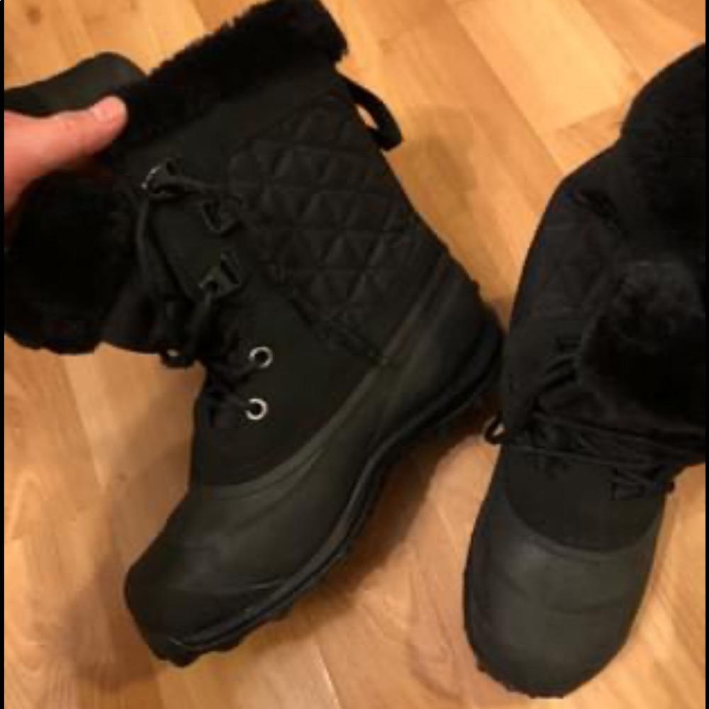 Ranger Snow boots size 4